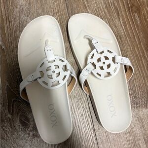 XOXO Women's Cream Slide Sandals